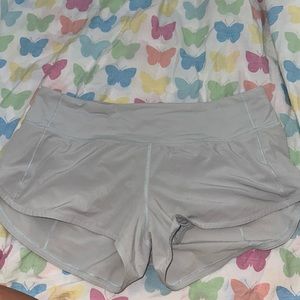 lulu lemon Speed-Up low rise 2.5” shorts. Size 6